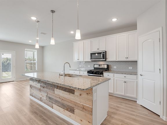 5th image of 215 Hadley Ln