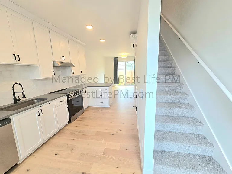 310 NE 58th Ave — Photo 4