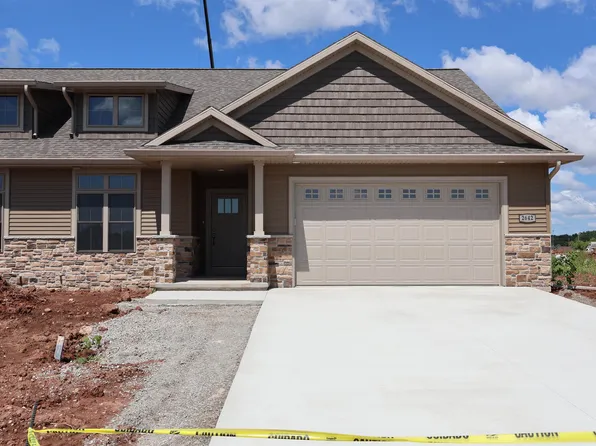 2642 Princeton Dr, Neenah, WI 54956