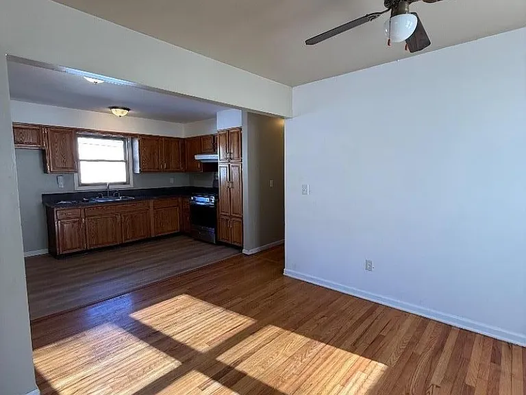 52 Frederick St — Photo 2