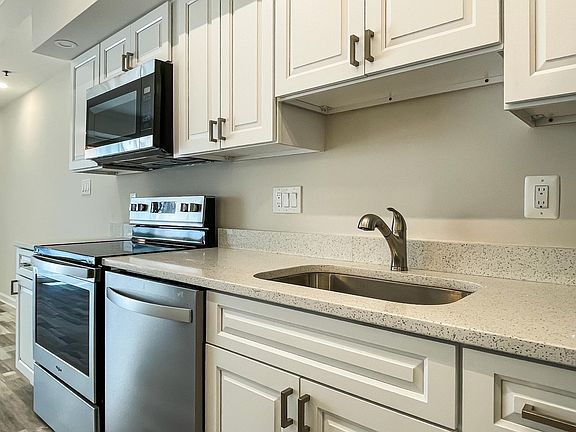 5th image of 1211 S Eads St APT 906