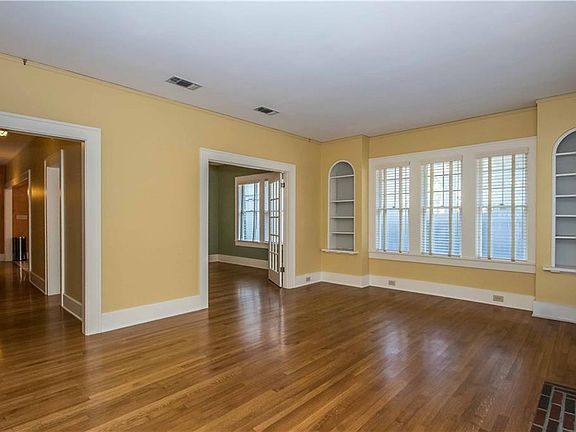 3rd image of 2524 Greene Ave