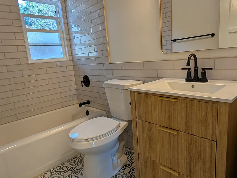2216 E St — Photo 19