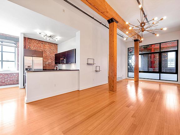 3rd image of 310 Townsend St APT 305