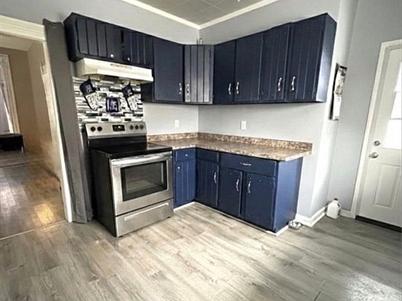 4th image of 163 Marion St