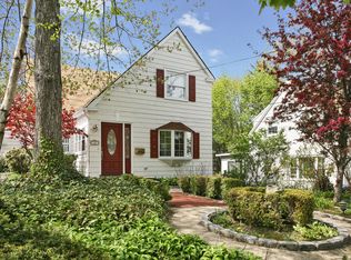 16 Edgewood Ave, Larchmont, NY 10538