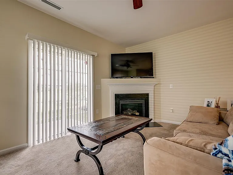 1304 Cozart St #317 — Photo 10