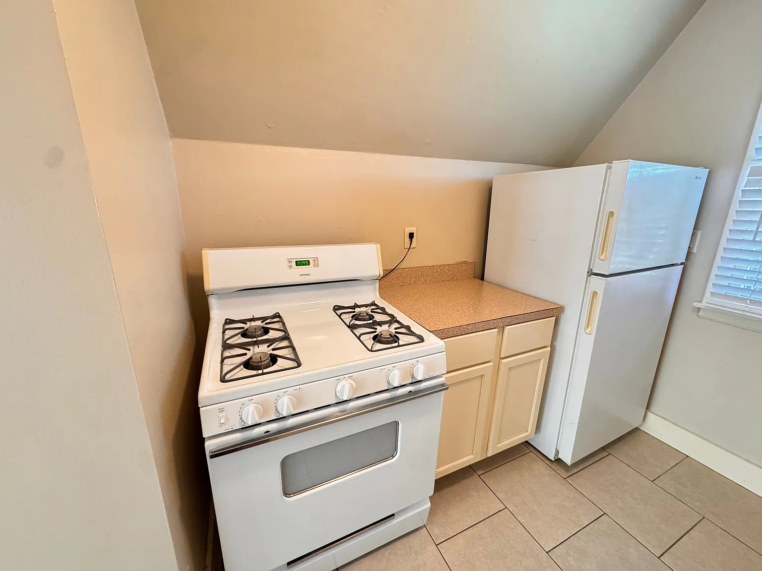 Top Floor Duplex with a unique floor plan! — Photo 3