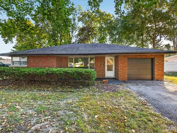 31 Friendly Dr, Belleville, IL 62226