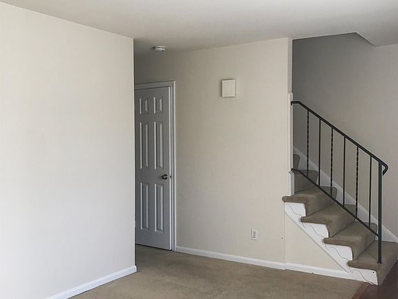 2nd image of 325 Clay St