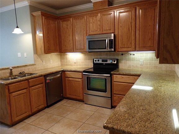 5th image of 3808 Blackhawk Ln