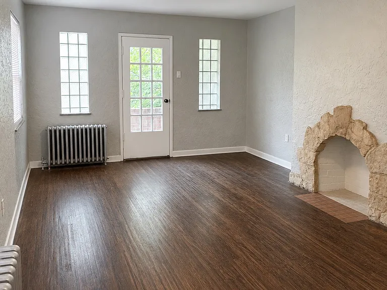 3866-3868 Beechwood Blvd — Photo 2