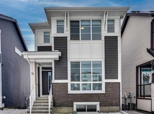 26 S Amblehurst Path NW, Calgary, AB T3P1W8