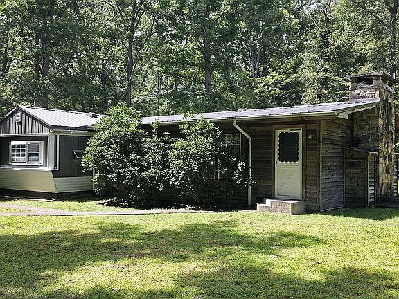 3rd image of 876 Hightop Rd