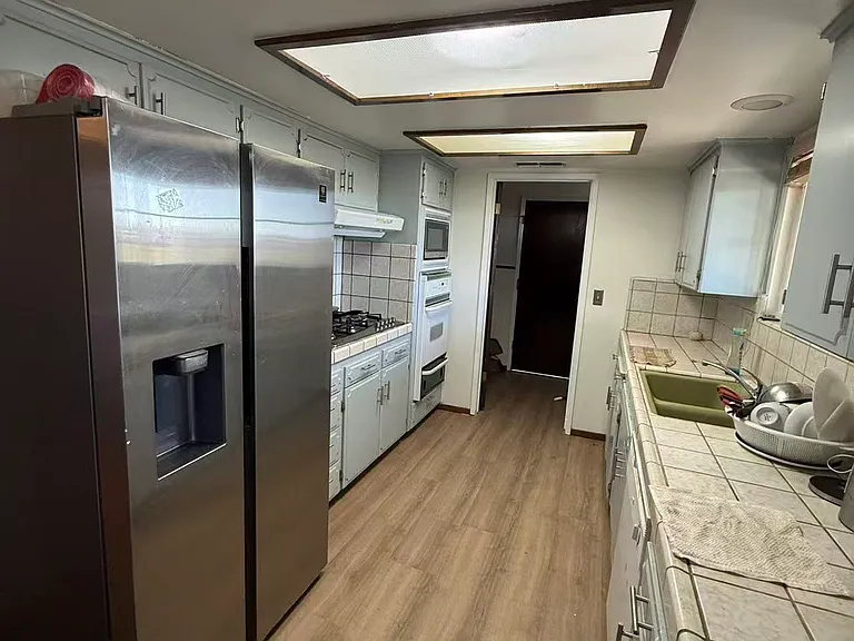 933 E Lincoln Ave — Photo 5