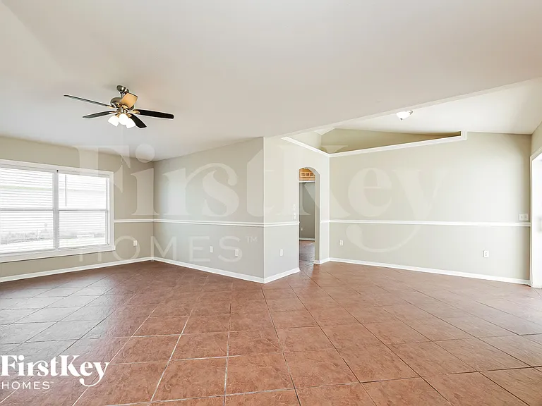 1120 NW 11th Pl — Photo 6