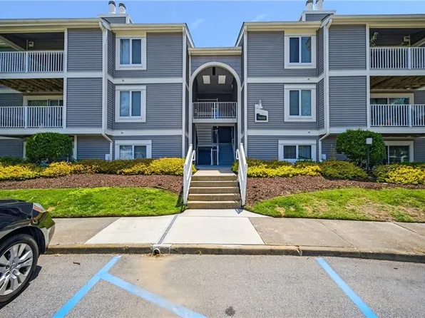 1008 Autumn Woods Ln APT 104, Virginia Beach, VA 23454