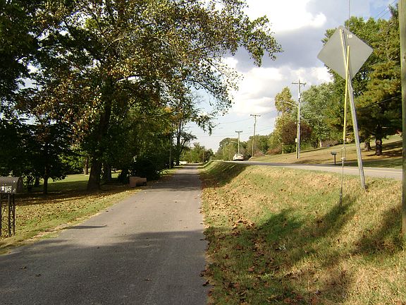 4th image of 2814 McGavock Pike