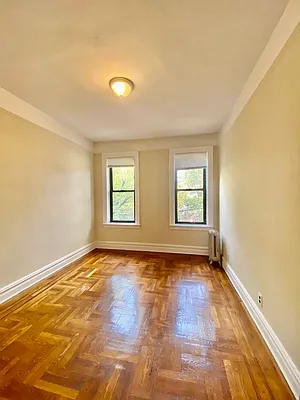 Rented by Zikos Realty Services | media 7