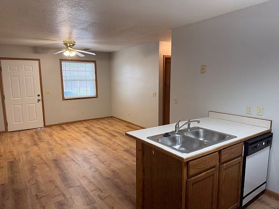 4th image of 1404 Bishop Dr