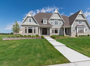 39W464 Long Meadow Ln, St Charles, IL 60175