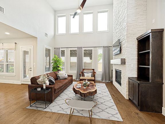 2nd image of 17617 Crabapple Ct