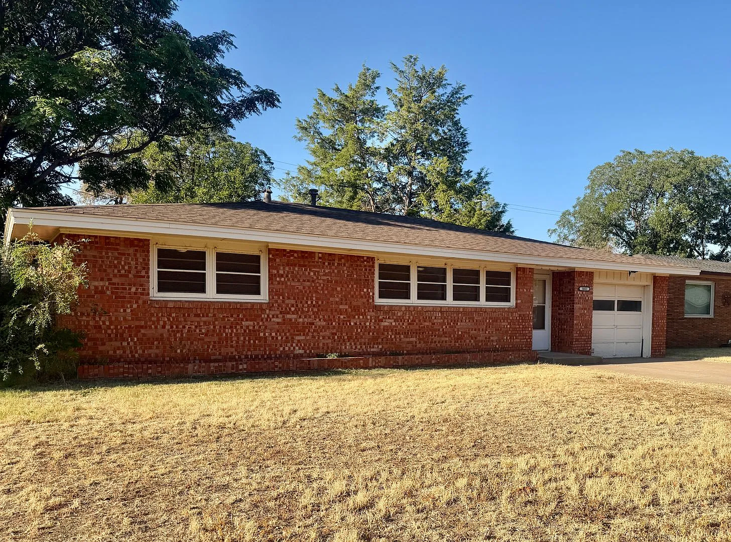 Newly Remodeled 3/2 in Wonderful Central Location! — Photo 3