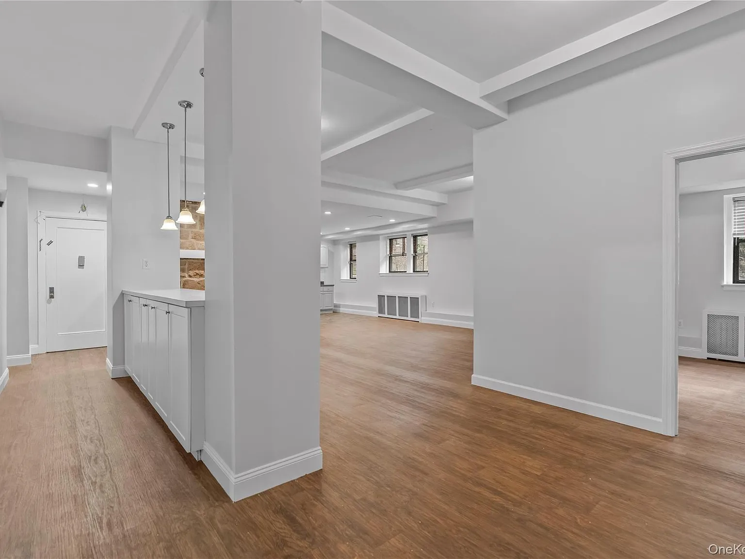 3 bed, 2.0 bath, 1300 sqft, $3,895 — Photo 2