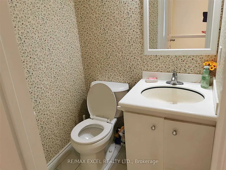 75 Ecclesfield Dr — Photo 7