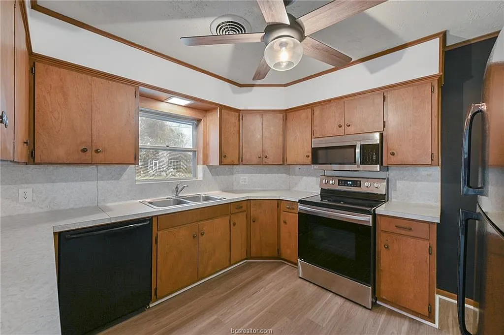2 bed, 1226 sqft, $1,800 — Photo 2