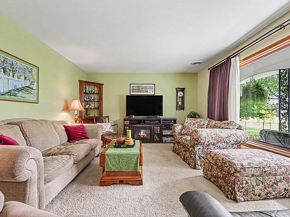 2nd image of 324 Fair Lane Dr NW