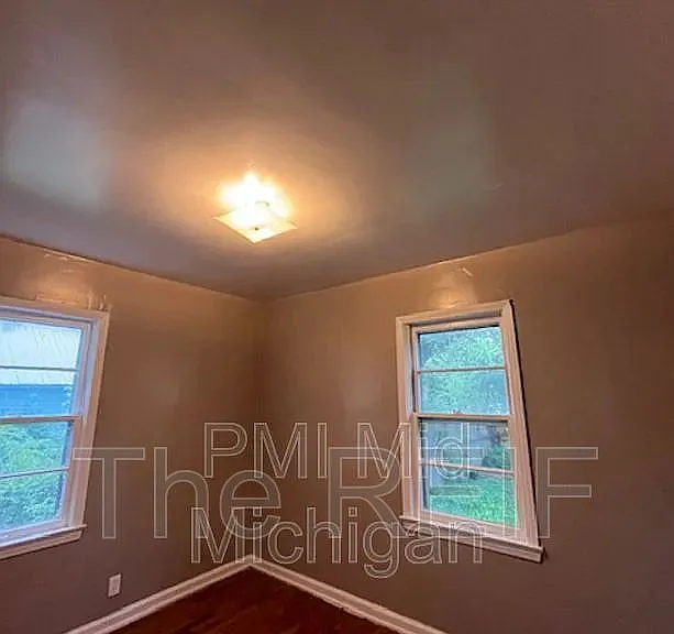 813 Alvord Ave — Photo 11