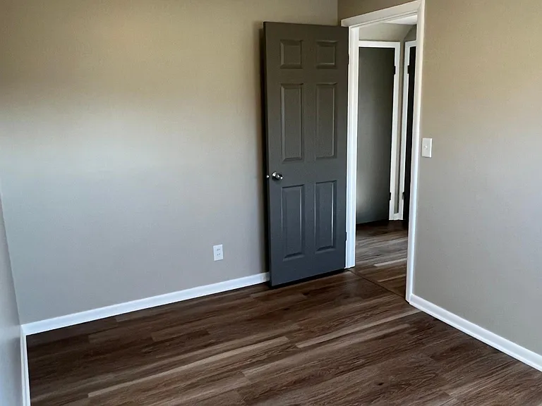 Bedrooom 2 pic #2