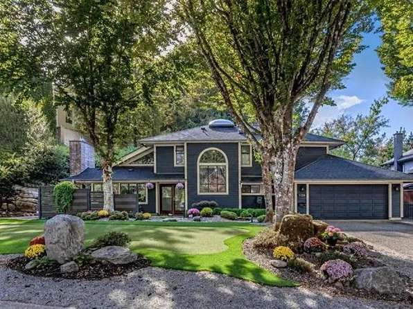 4739 Woodgreen Dr, West Vancouver, BC V7S 3A2