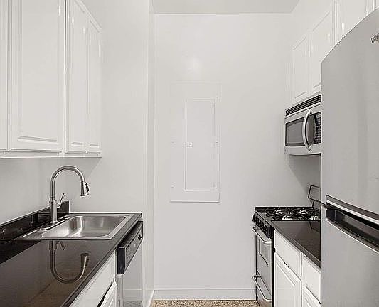 4th image of 120 E 87th St #R14-j