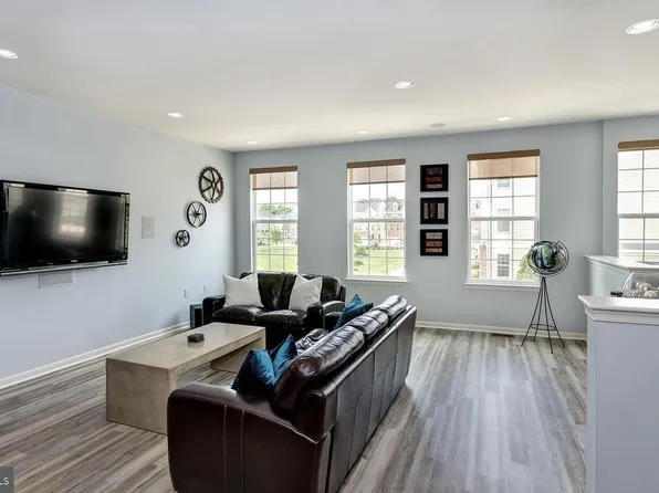 47 Riverwalk Blvd, Burlington, NJ 08016