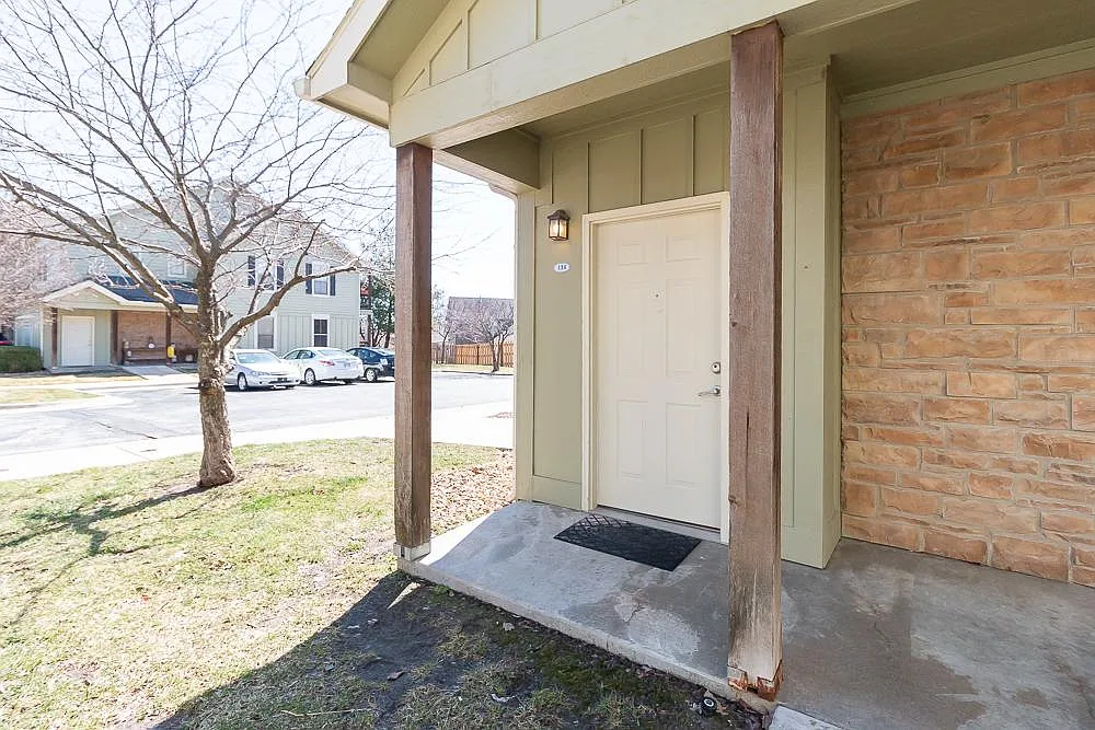 2 bed, $1,800 — Photo 2