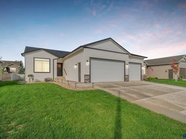 5209 S Eastwind Ave, Sioux Falls, SD 57108