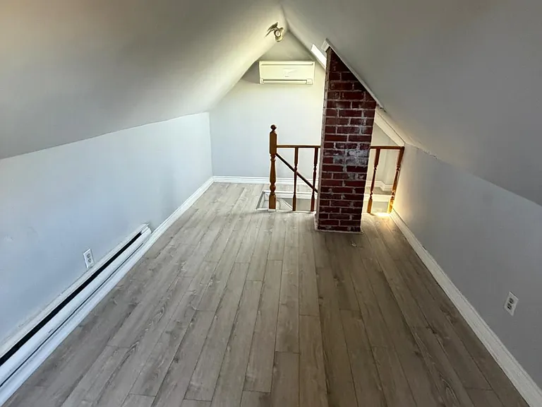 677 Durie St #4 — Photo 11
