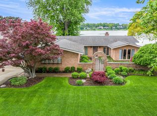 4491 Ravinewood Dr, Commerce Township, MI 48382