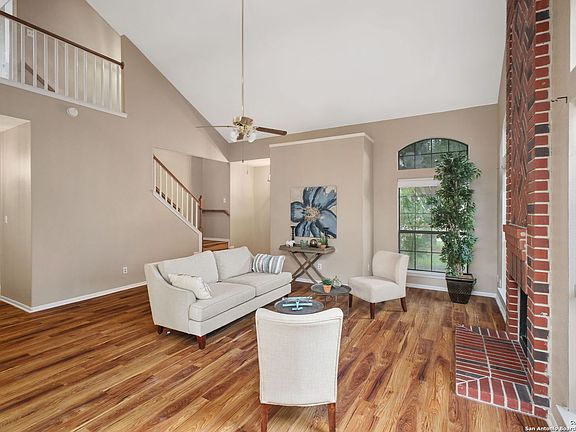 3rd image of 4611 Aspen View