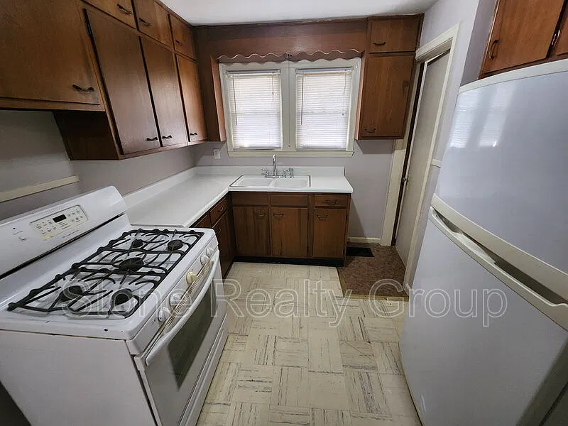 2 bed, 1.0 bath, $975 — Photo 4