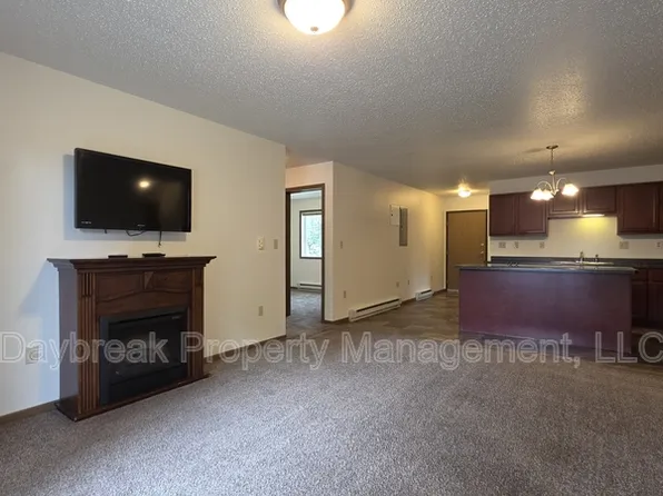303 16th St S #1, Moorhead, MN 56560