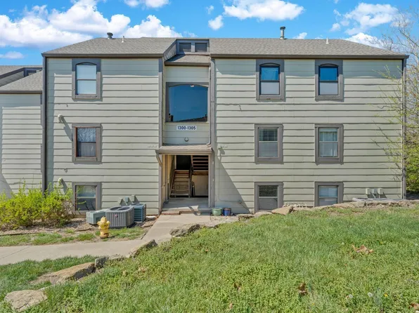 1300 Westbrooke St, Lawrence, KS 66049