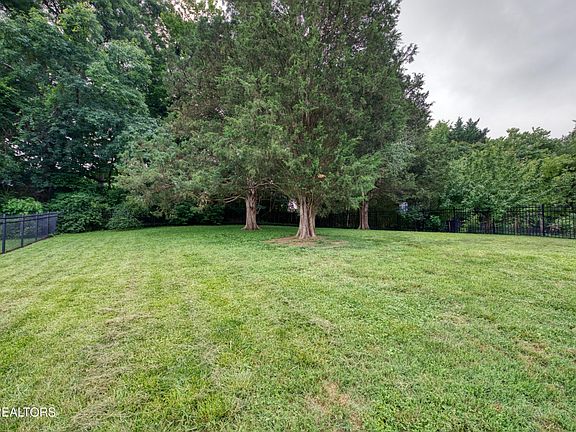 3rd image of 11150 Thornton Dr