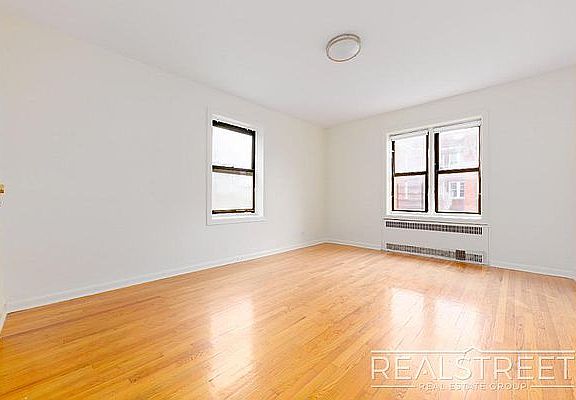 4th image of 100 E 21st St APT 401