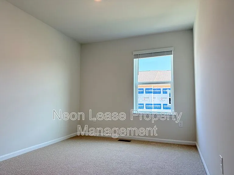 529 Colette St — Photo 10