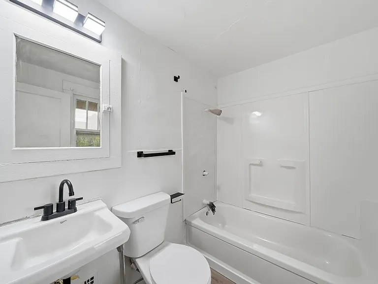 1211 Emily St — Photo 7