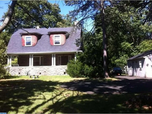 1106 Edge Hill Rd photo 1