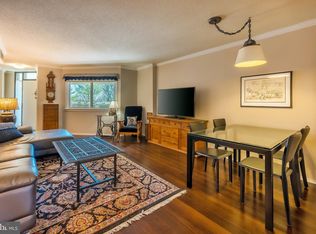 1951 Sagewood Ln APT 409, Reston, VA 20191